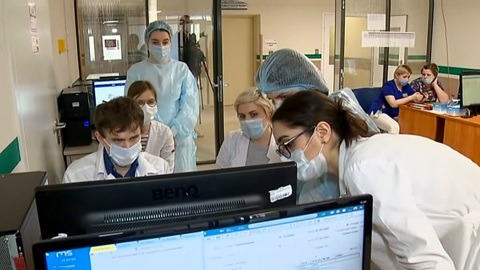 Число случаев COVID-19 в России за сутки выросло на 8 380