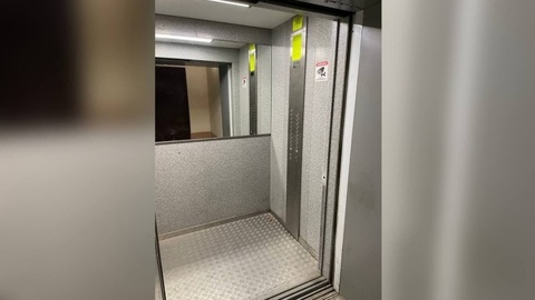 Во Владивостоке завели дело из-за застрявшего в лифте на 17 часов мужчины
