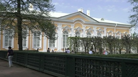 В Петергофе после реставрации открыли Екатерининский корпус
