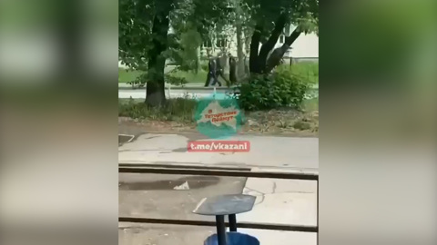 Две казанские школы эвакуировали из-за сообщения о мужчине с оружием