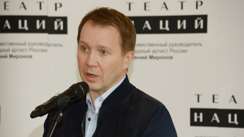 Евгений Миронов показал сына, окончившего первый класс