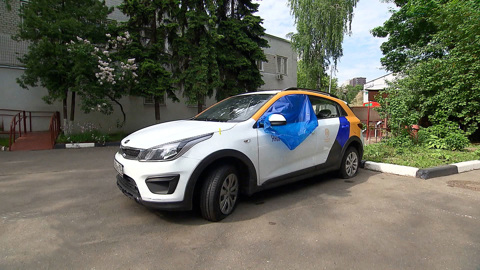 Каршеринговый автомобиль остановили стрельбой по колесам