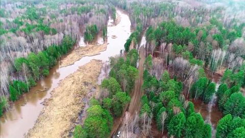 Большая вода поглотила набережную в Красноярске