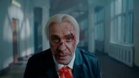 Лидер Rammstein выпустил клип с Аглаей Тарасовой и Александром Реввой