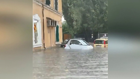 Наводнение в Риме: вода доходила жителям до пояса