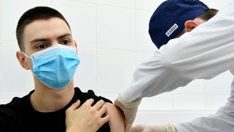 В Ленобласти ввели обязательную вакцинацию от COVID для нескольких категорий жителей