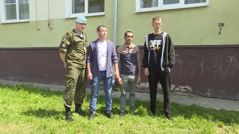В Костроме наградили мужчин, спасших из горящей квартиры троих детей