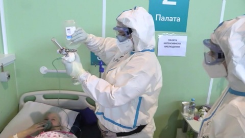 Перед отъездом в отпуск необходимо привиться обеими дозами вакцины от COVID