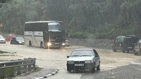 Река Водопадная вышла из берегов в Ялте