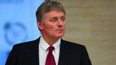 Песков: у России нет желания размещать флаг на Украине