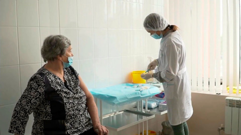 В Калужской области медсестра вколола пациентам воду для инъекций вместо вакцины