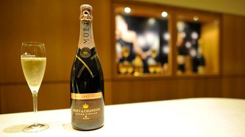 Moet Hennessy приостанавливает поставки шампанского в Россию