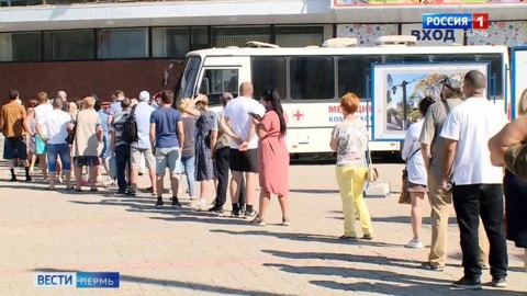 Мишустин поручил актуализировать модель вакцинации россиян от коронавируса