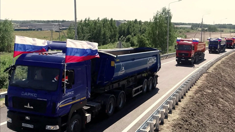 Путин оценил качество покрытия ЦКАД за рулем "Ауруса"