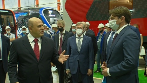 Мишустин осмотрел на ТВЗ обновленную "Иволгу"