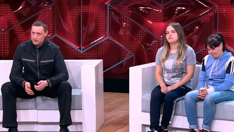 Родившая в 13 лет встретилась с бросившим ее отцом ребенка