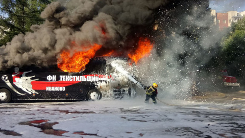 Во Владимире загорелся автобус с 32 детьми ивановского ФК "Текстильщики"