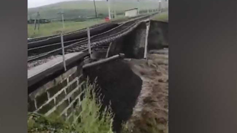 В Забайкалье из-за дождей обрушился железнодорожный мост