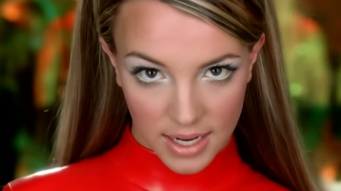 Видео из клипа "Britney Spears – Oops!...I Did It Again"