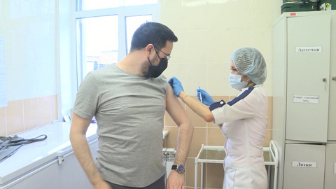 50% родителей детей до 17 лет привились от коронавируса