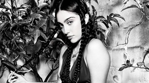 Дочь Мадонны показала небритые подмышки в рекламе известного бренда