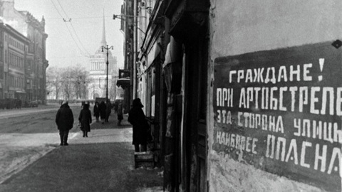 В Ливенке Белгородской области поставили памятник: мост с фигурами отступающих итальянских солдат, союзников гитлеровцев