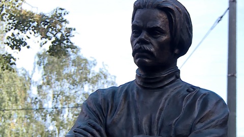 Памятник Максиму Горькому установили в Нижнем Новгороде