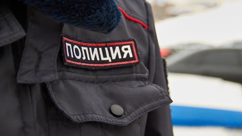 Полиция проверяет видео с парашютистами, приземлившимися на дорогу в Москве