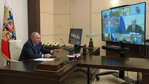 Путин провел совещание с правительством по видеосвязи