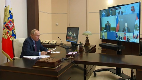 Путин потребовал ускорить исполнение программы по расселению аварийного жилья