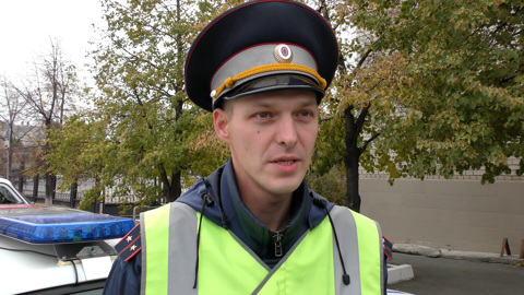 Челябинские полицейские вынесли женщину из пожара