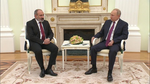 Путин провел переговоры с премьер-министром Армении