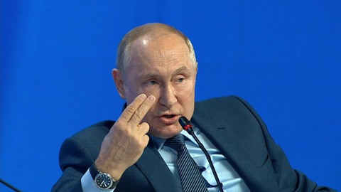 Путин назвал политизированной болтовней заявления об использовании РФ энергии в качестве оружия