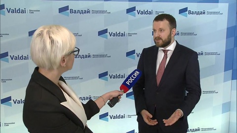 Орешкин: нерабочая неделя совпадает с обычным спадом бизнес-активности в ноябре