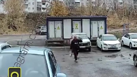 В Башкирии женщина перепутала педали и въехала в дом