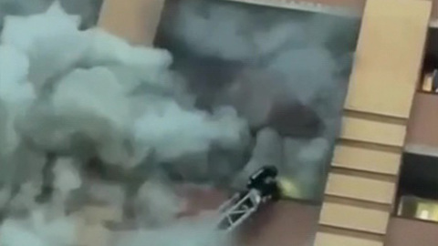 Из горящего дома в Новосибирске эвакуированы 19 человек