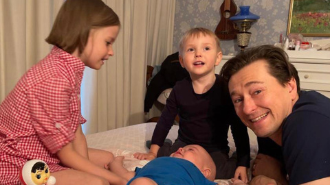 Безруков впервые показал лицо младшего сына