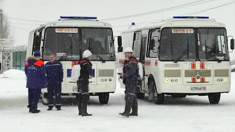 ЧП на шахте: спасатели направляются к месту, где могут находиться горняки