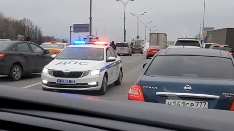Пытавшийся уйти от преследования водитель устроил массовое ДТП на МКАД