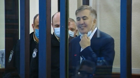 Первый раз в суде: процесс над Саакашвили вызвал столкновения и задержания