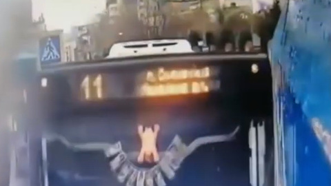 В Саратове водителя автобуса уволят после "гонок" с троллейбусом