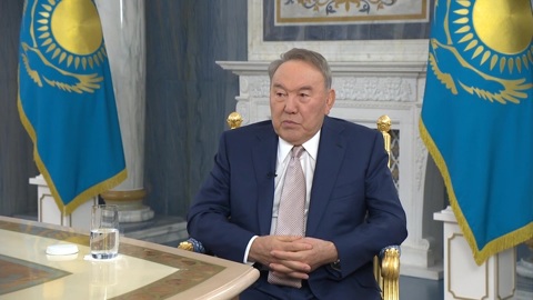 Назарбаев призвал народ сплотиться вокруг нынешнего главы государства