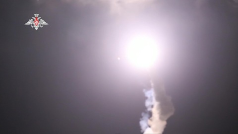 Из акватории Белого моря запущена ракета "Циркон"