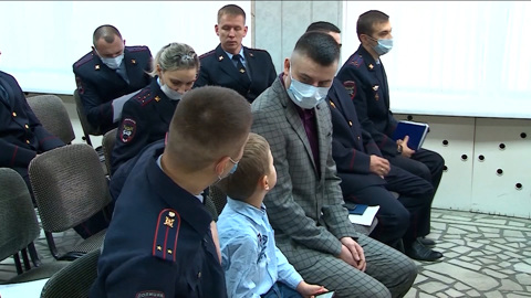 Уфимец спас полицейского от вооруженного ножом пьяного таксиста