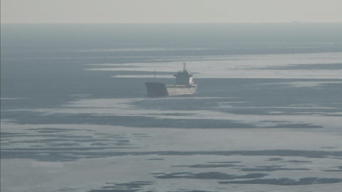 Сутки между жизнью и смертью: в Охотском море спасены моряки