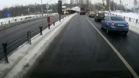 На трассе под Ярославлем столкнулись фура и бензовоз