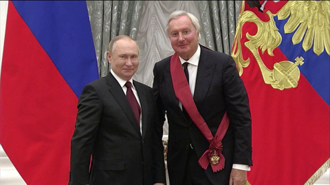 Путин вручил государственные награды выдающимся деятелям науки, культуры, искусства