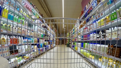 В России производители продуктов начали уменьшать размер упаковки, чтобы сохранить цены