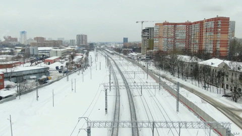 Переход через рельсы с риском для жизни