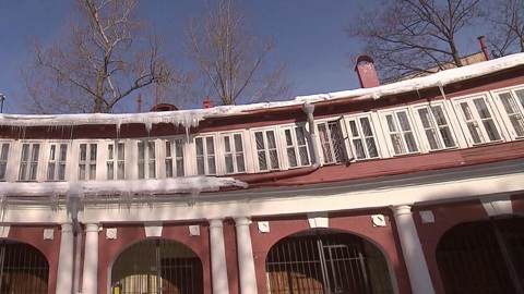 С мольбертом на выход: московские художники пытаются отстоять свои мастерские на Пречистенке